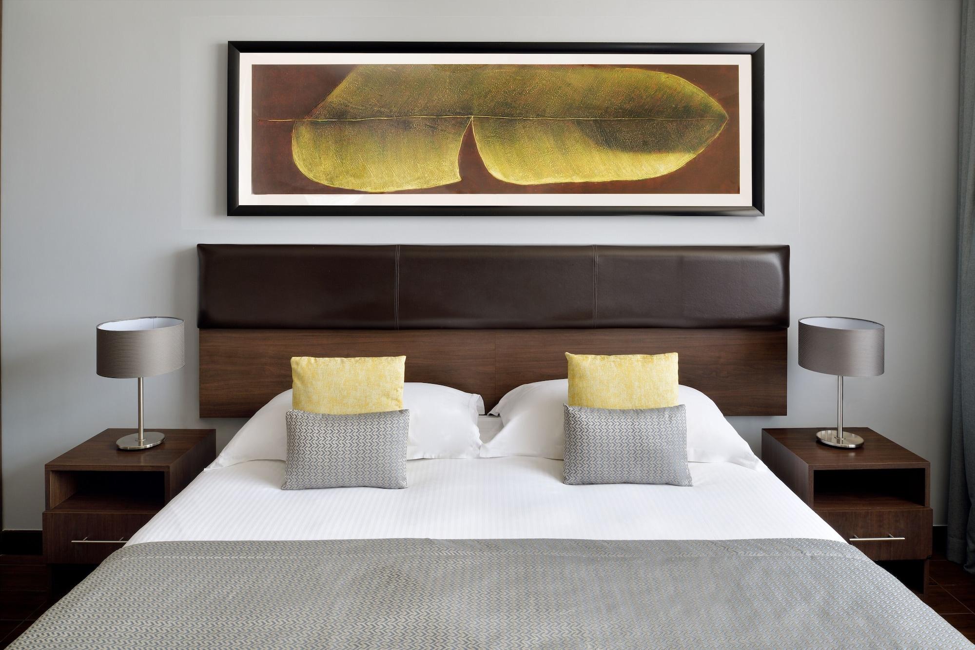 Moevenpick Hotel Apartments Al Mamzar דובאי מראה חיצוני תמונה A bedroom at the hotel