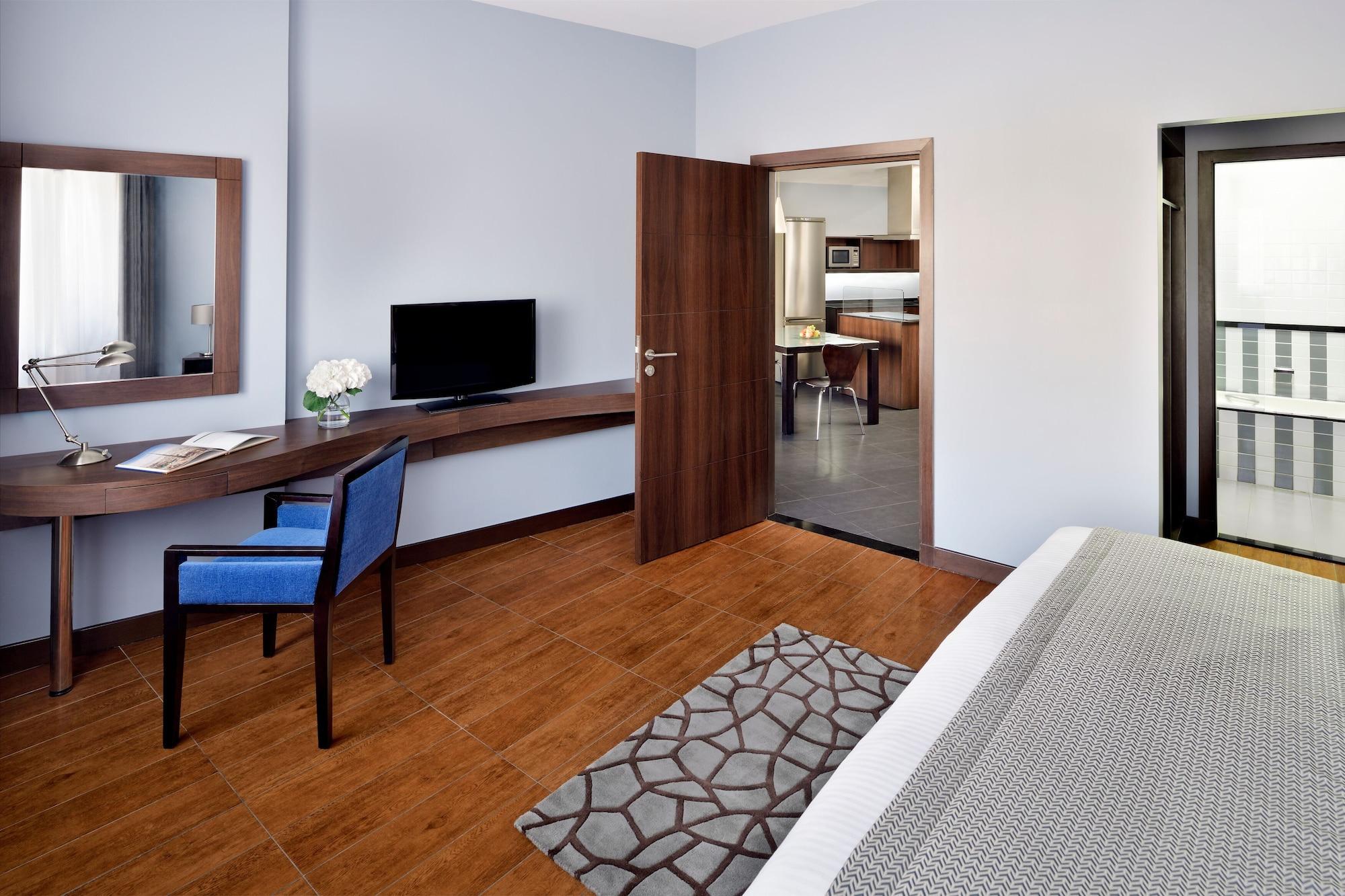 Moevenpick Hotel Apartments Al Mamzar דובאי מראה חיצוני תמונה A typical bedroom at the residence halls