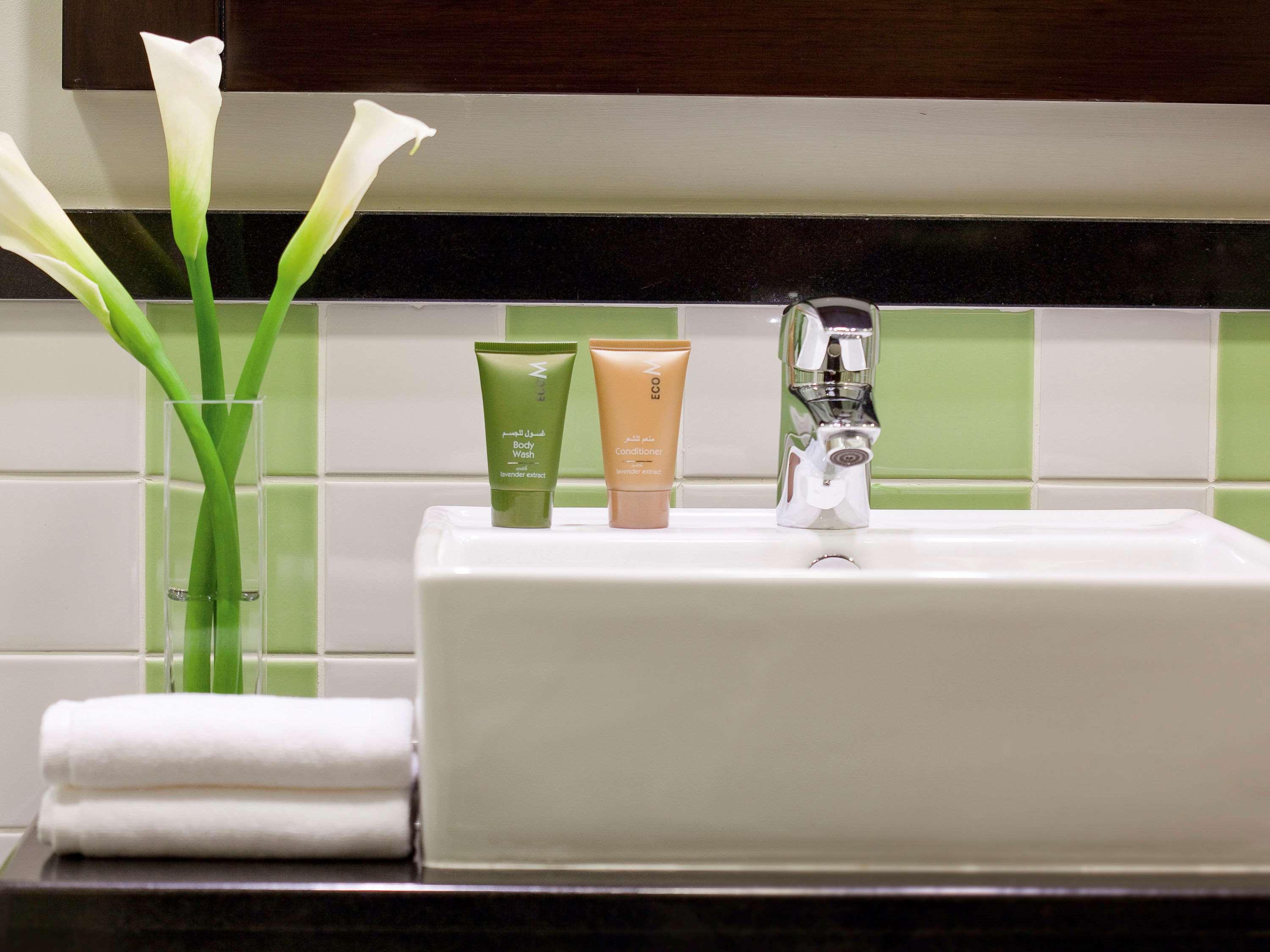 Moevenpick Hotel Apartments Al Mamzar דובאי מראה חיצוני תמונה Bathroom amenities