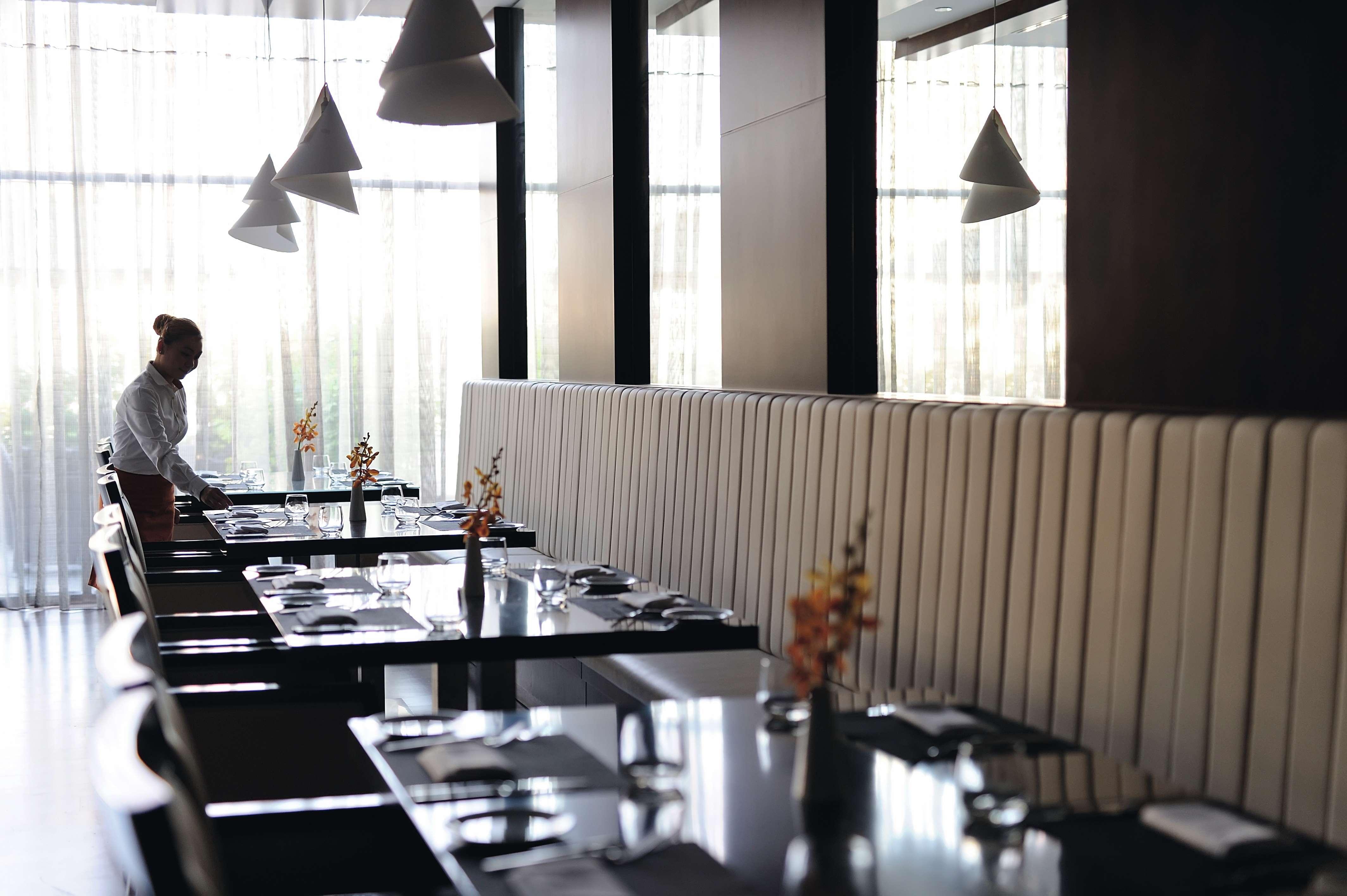 Moevenpick Hotel Apartments Al Mamzar דובאי מראה חיצוני תמונה Restaurant
