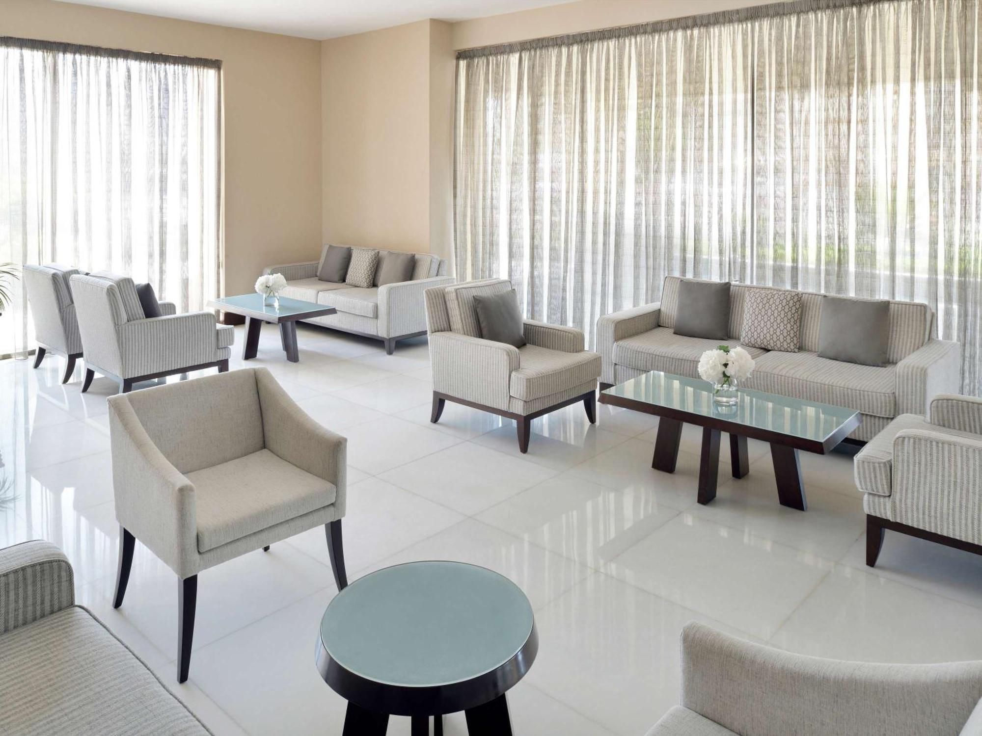 Moevenpick Hotel Apartments Al Mamzar דובאי מראה חיצוני תמונה Interior of the hotel