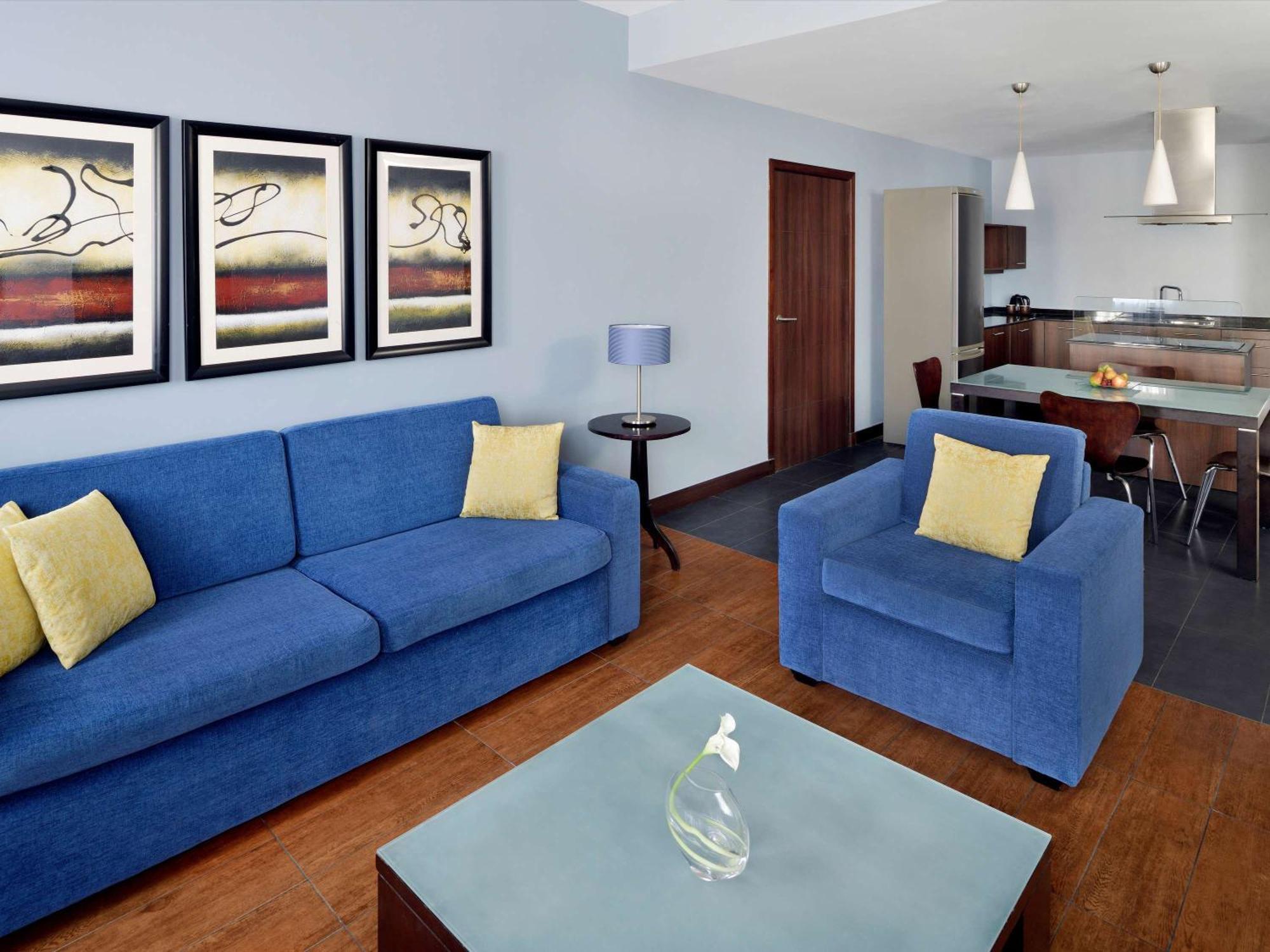 Moevenpick Hotel Apartments Al Mamzar דובאי מראה חיצוני תמונה A typical apartment at the complex
