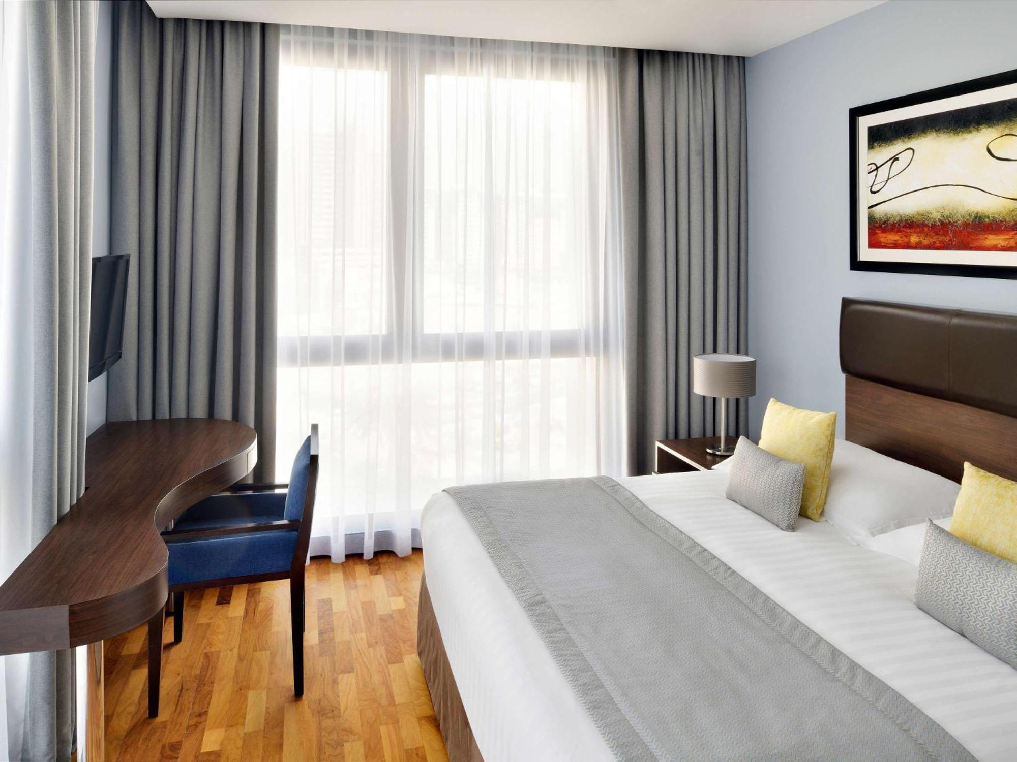 Moevenpick Hotel Apartments Al Mamzar דובאי מראה חיצוני תמונה A typical room at the hotel