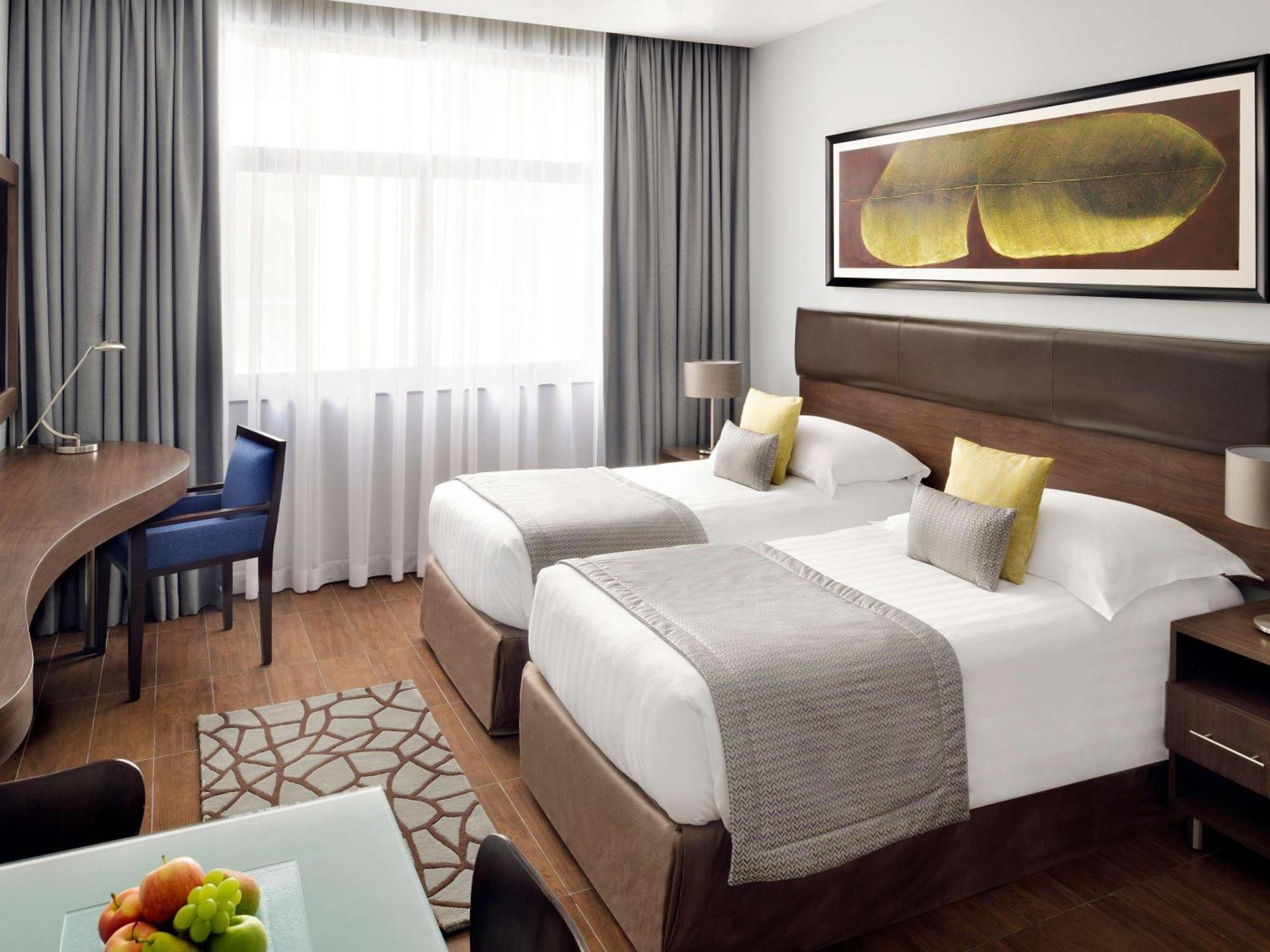 Moevenpick Hotel Apartments Al Mamzar דובאי מראה חיצוני תמונה A room at the hotel