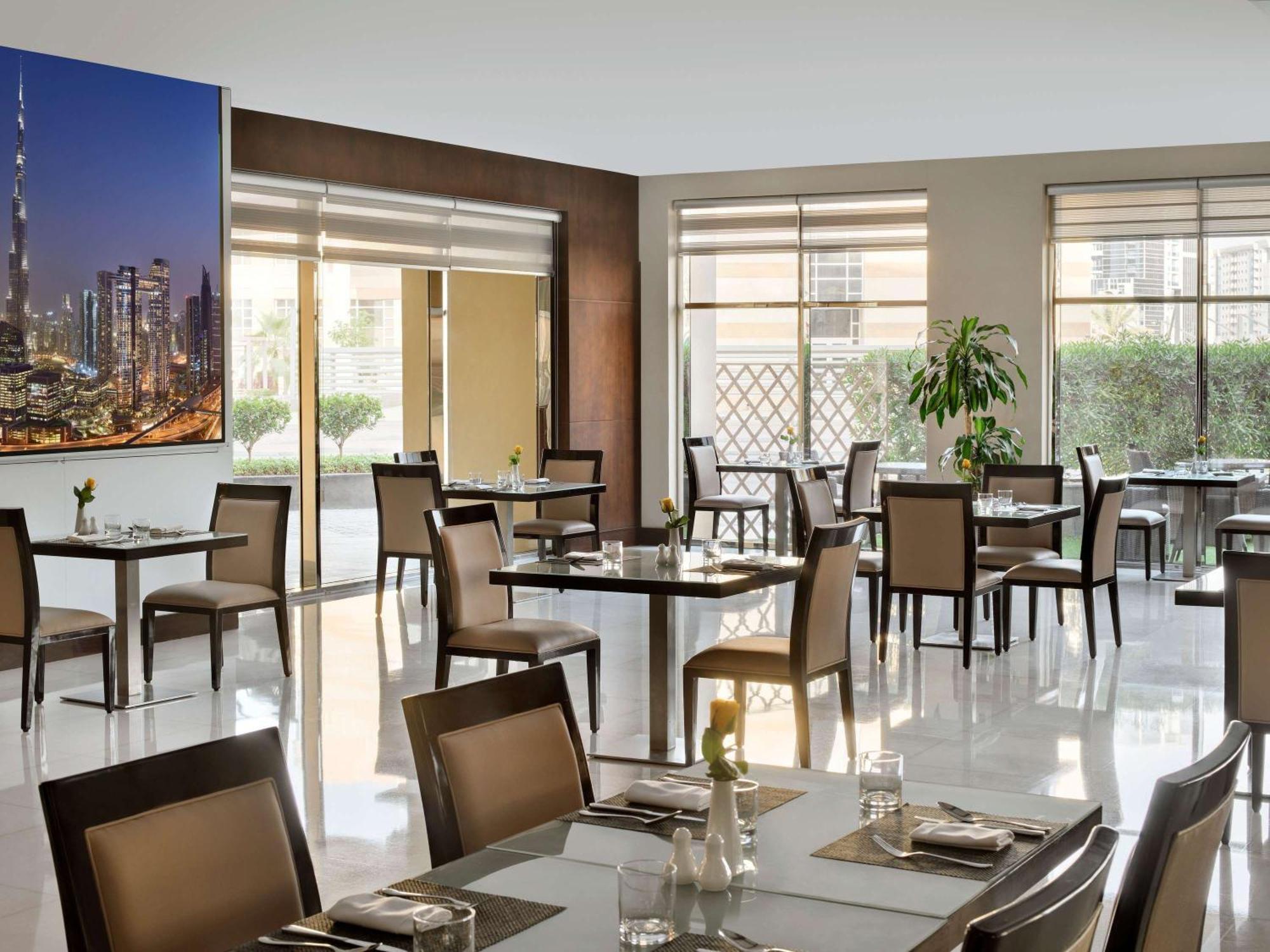 Moevenpick Hotel Apartments Al Mamzar דובאי מראה חיצוני תמונה The restaurant